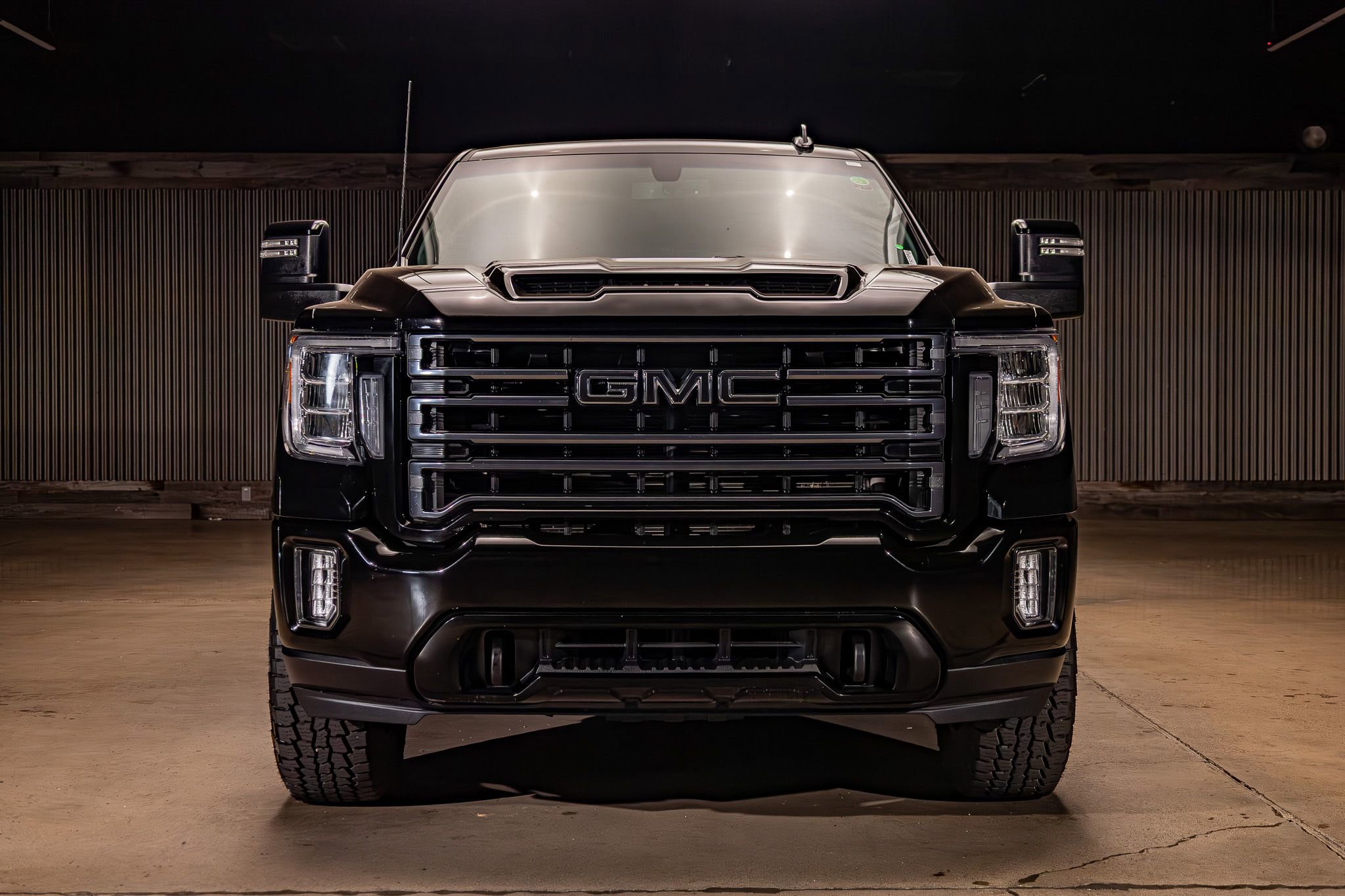 Used 2022 GMC Sierra 2500 AT4 AWD/4WD image 2