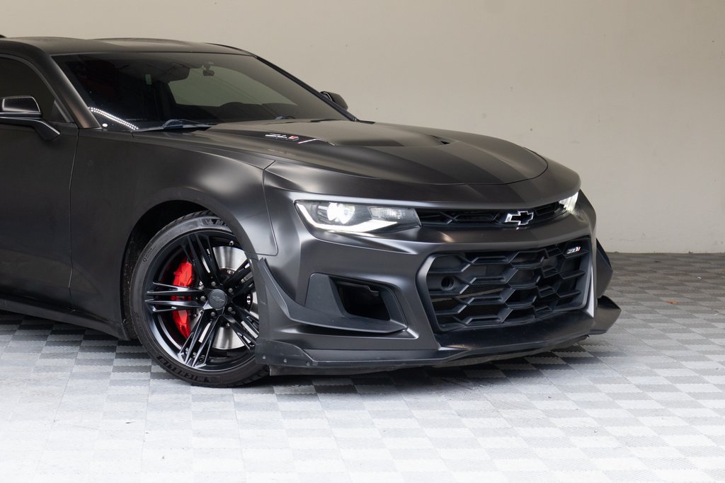 Used 2021 Chevrolet Camaro ZL1 RWD image 3