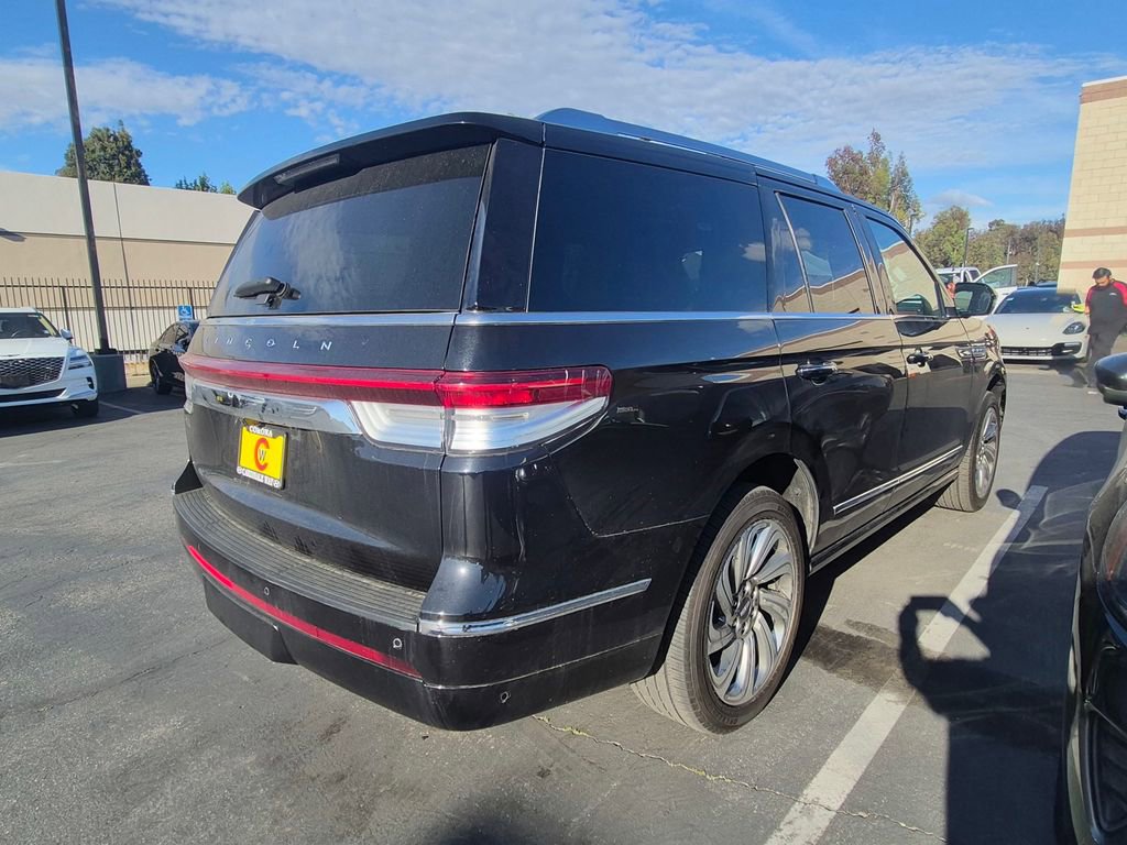Used 2024 Lincoln Navigator Reserve image 5