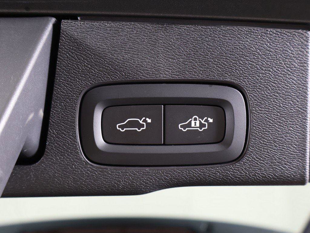 Used 2024 Volvo XC60 B5 Plus image 21