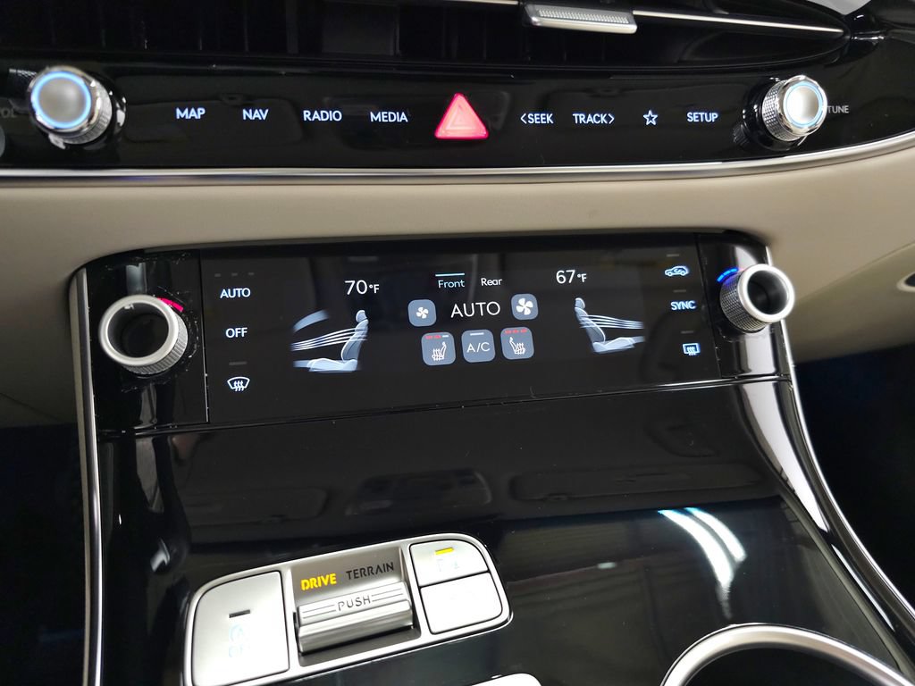 New 2027 Genesis GV70 2.5T AWD/4WD image 22