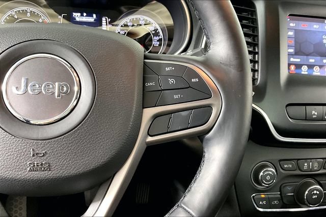 Used 2021 Jeep Cherokee Latitude Plus FWD image 11