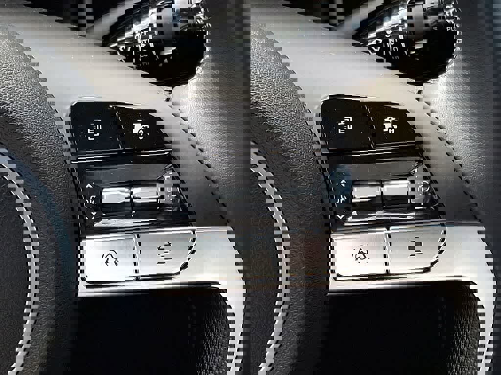 Used 2024 Hyundai Elantra SEL w/ Convenience Package image 23