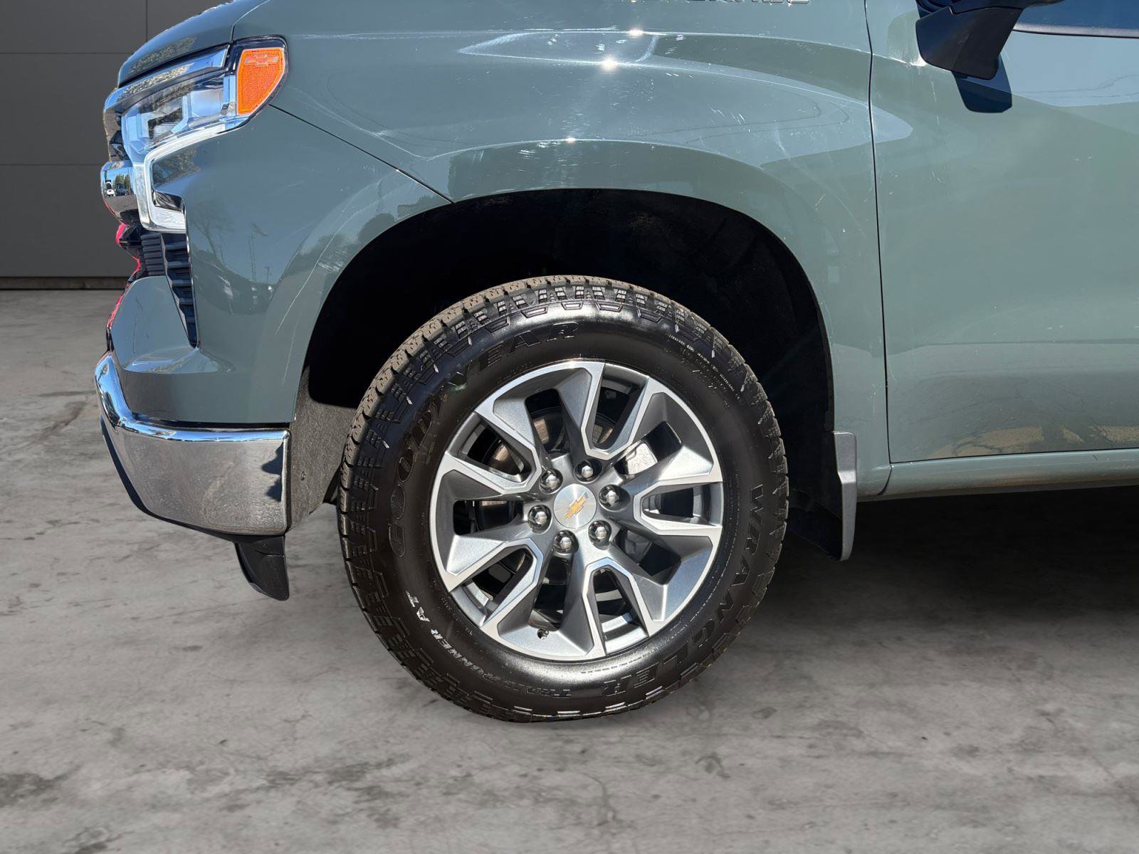 Used 2026 Chevrolet Silverado 1500 LT AWD/4WD image 9
