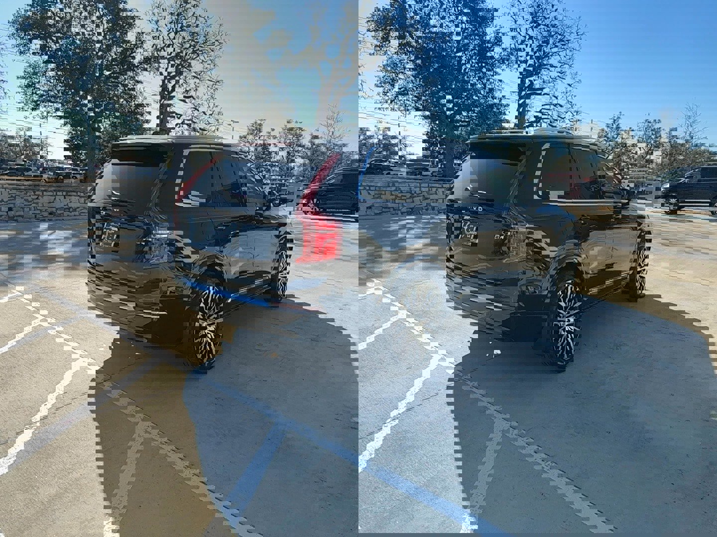 Certified 2023 Volvo XC90 B6 Ultimate w/ Lounge Package image 6