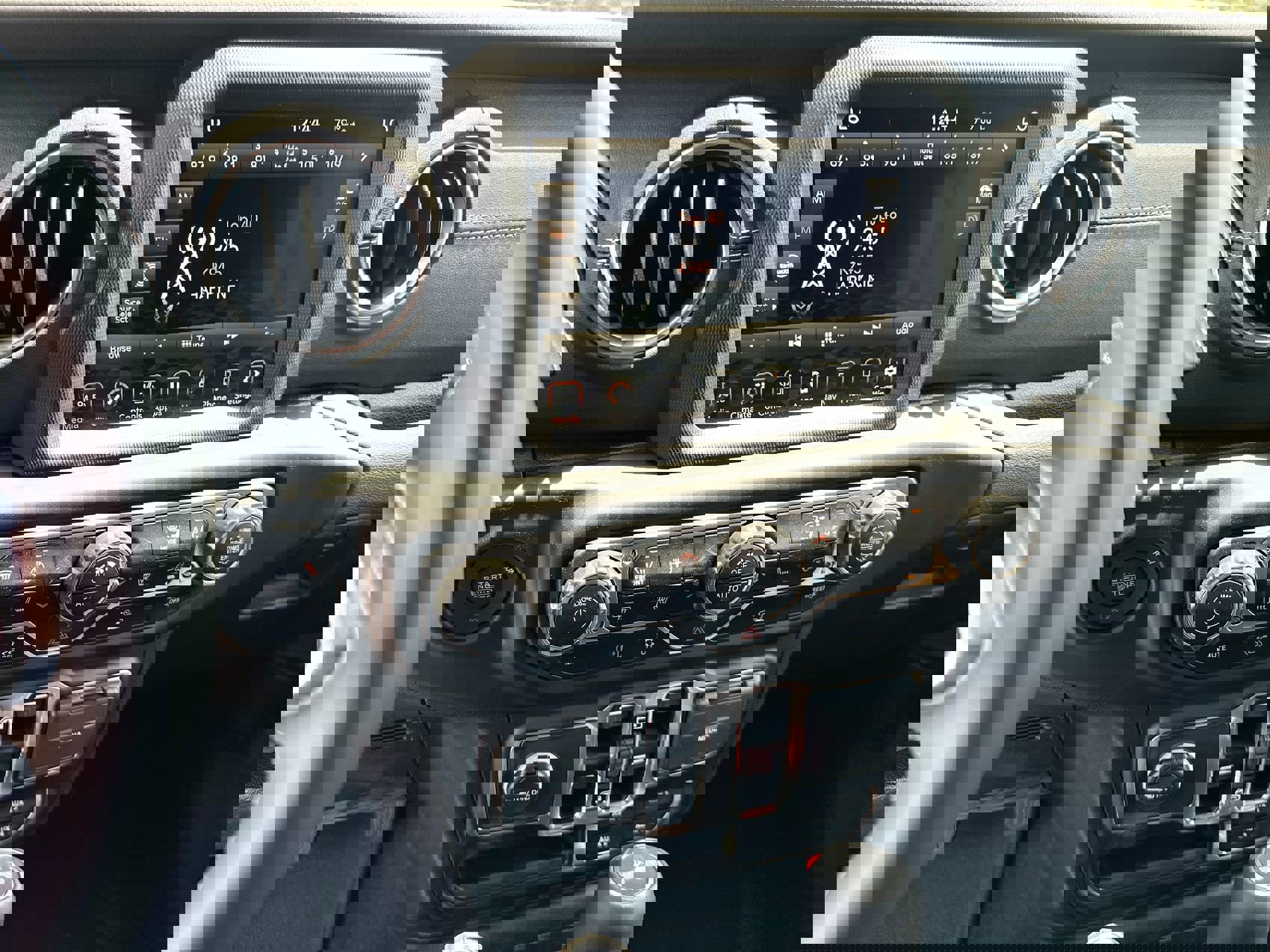 New 2023 Jeep Wrangler Sahara w/ Cold Weather Group image 15