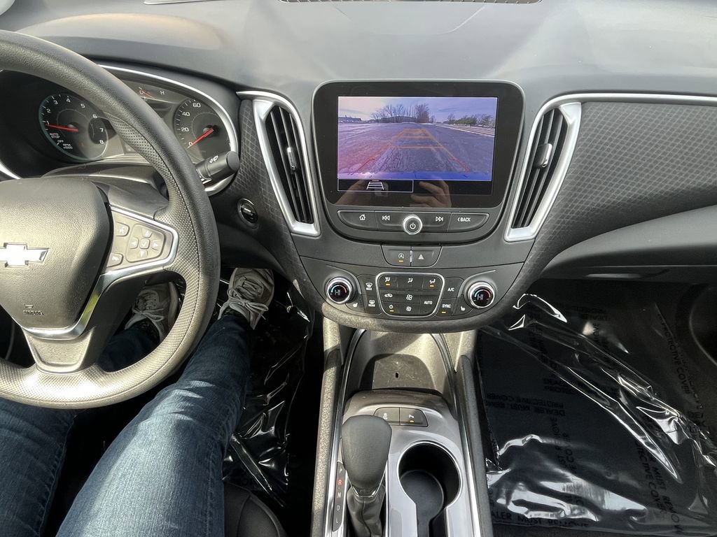 Used 2025 Chevrolet Malibu LT FWD image 14