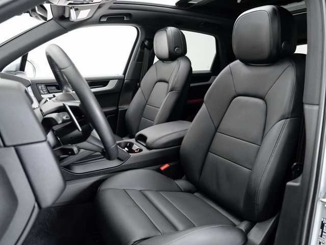 Used 2024 Porsche Cayenne image 5