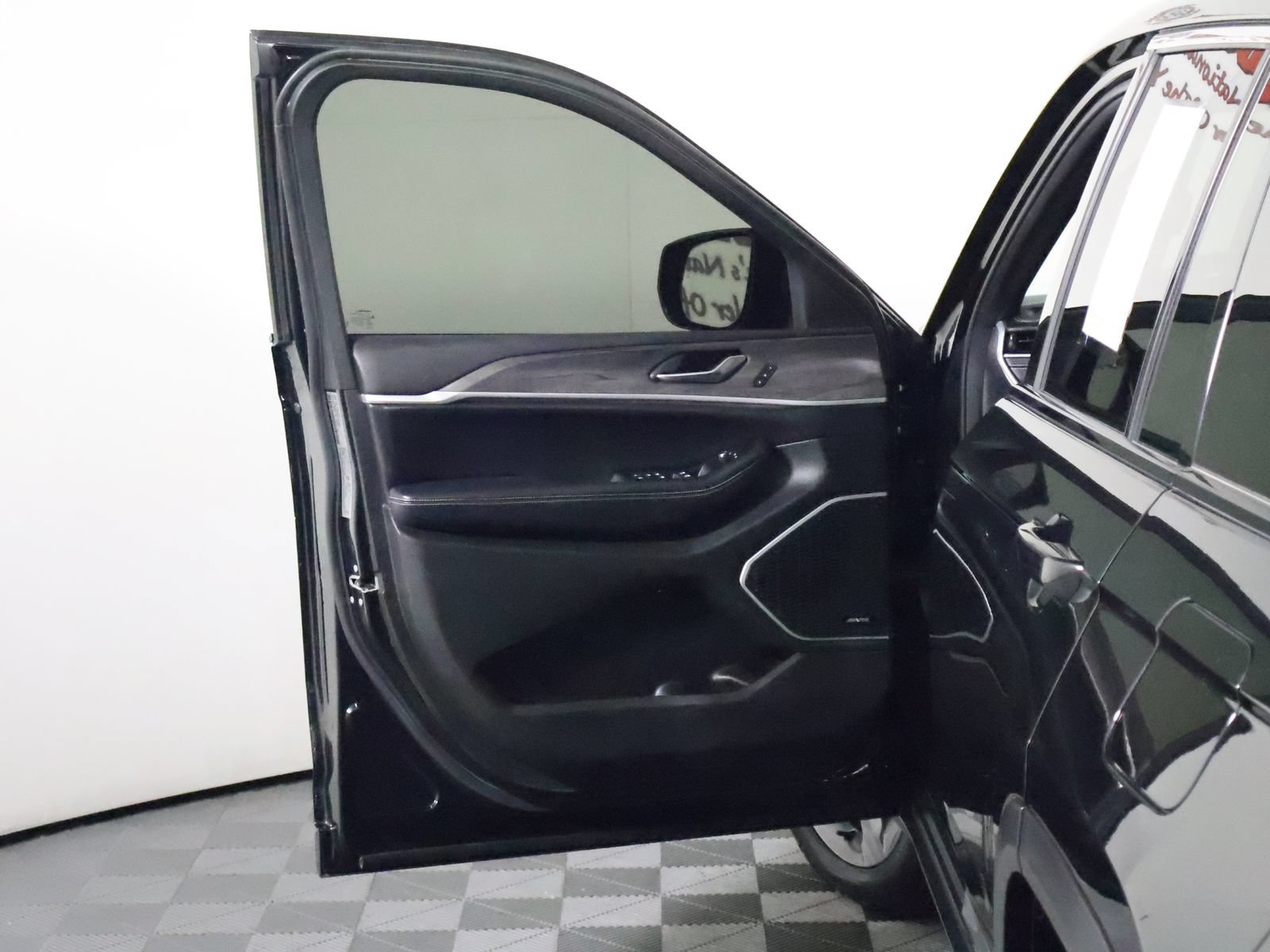 Used 2024 Jeep Grand Cherokee Limited 4xe w/ Luxury Tech Group II AWD/4WD image 23