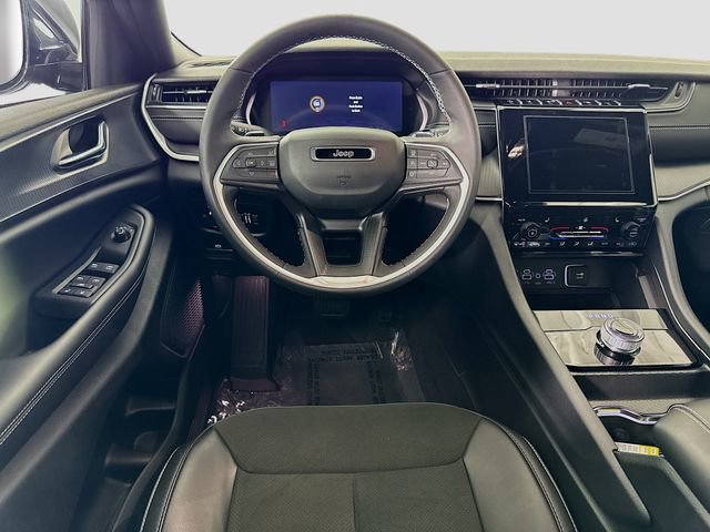 Used 2025 Jeep Grand Cherokee Altitude AWD/4WD image 22