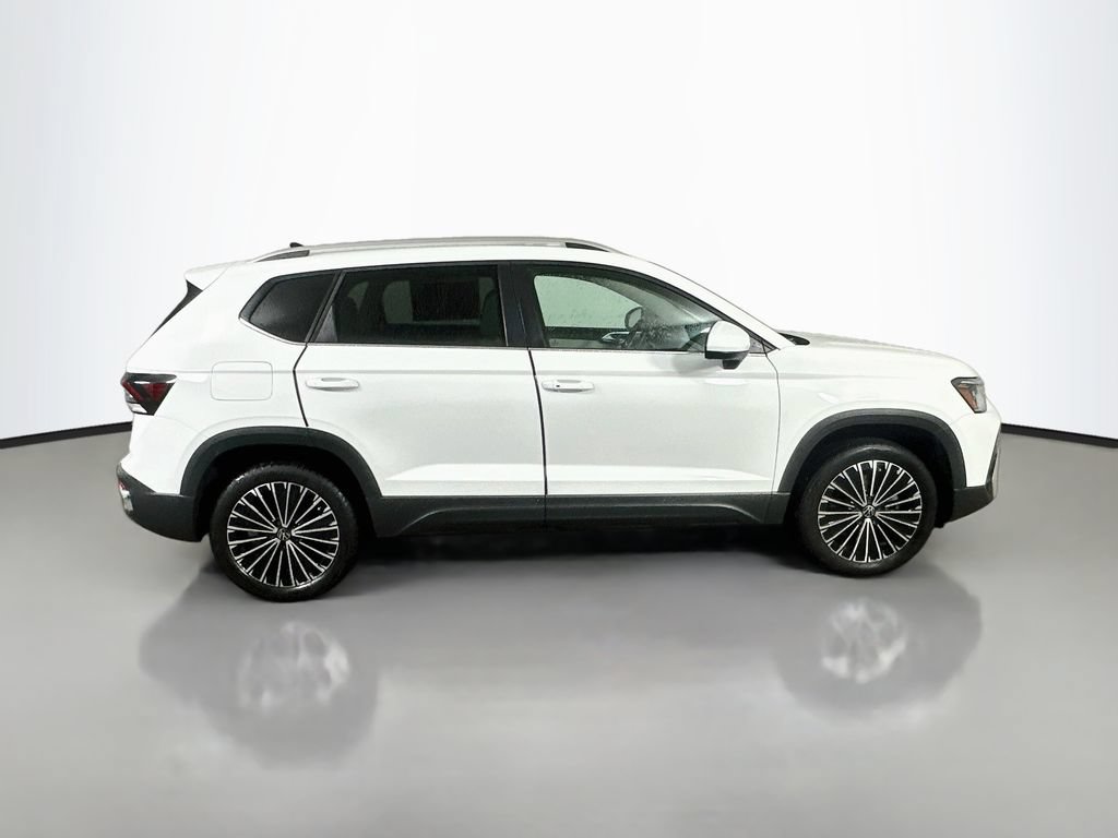 Used 2025 Volkswagen Taos SE FWD image 7