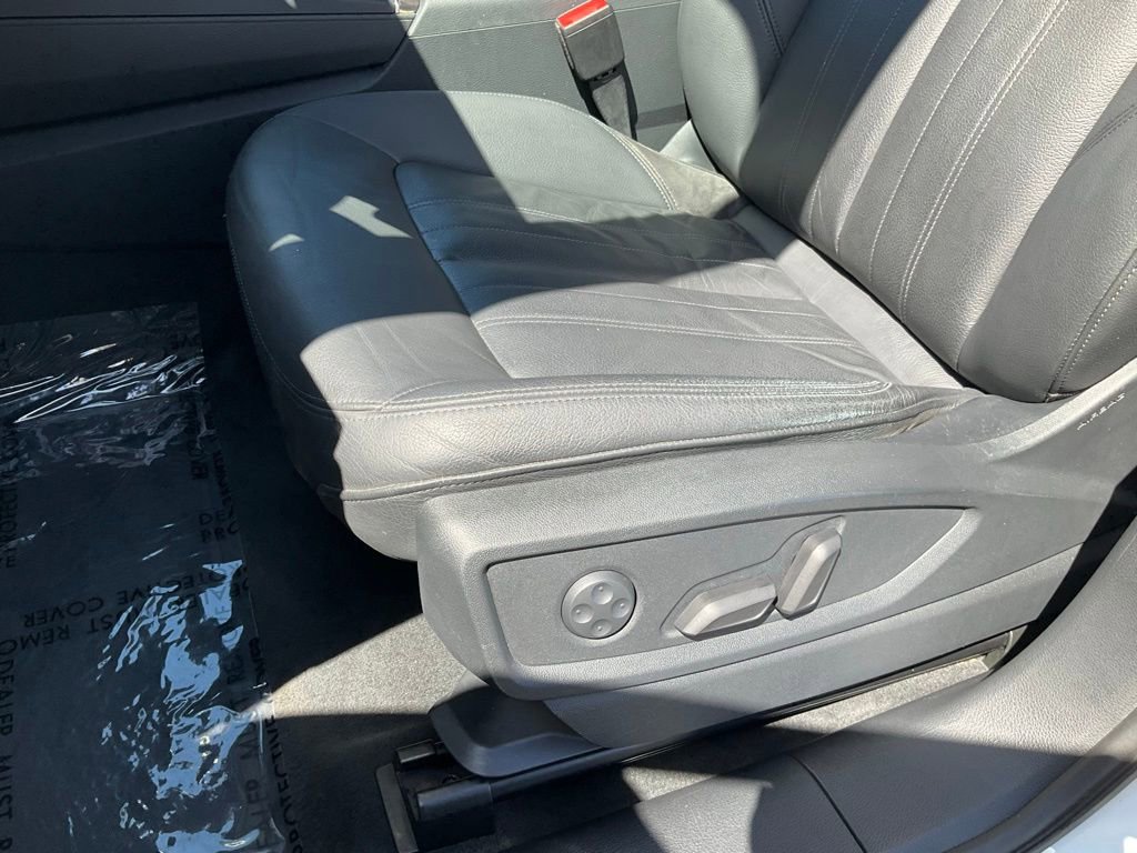 Used 2020 Audi Q5 e Premium w/ Convenience Package image 17