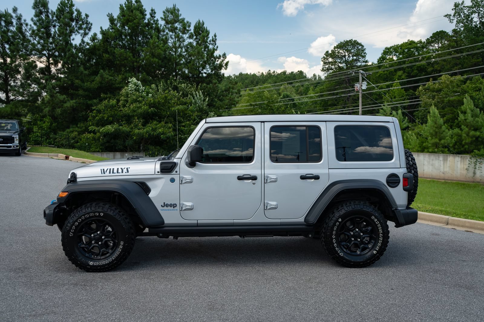 Used 2023 Jeep Wrangler Unlimited w/ Sun & Screen Package AWD/4WD image 5