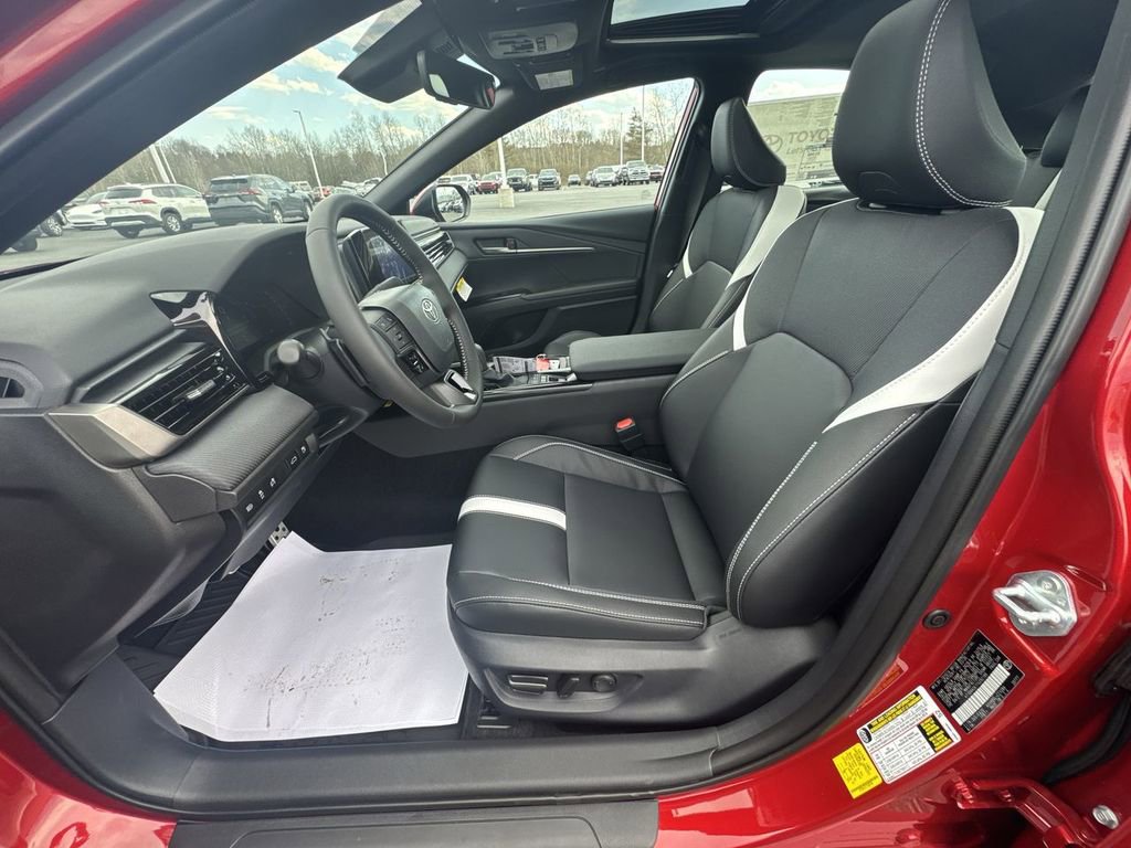 New 2026 Toyota Camry Hybrid FWD image 17