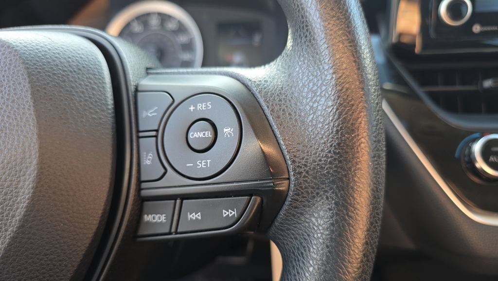 Used 2022 Toyota Corolla LE FWD image 23