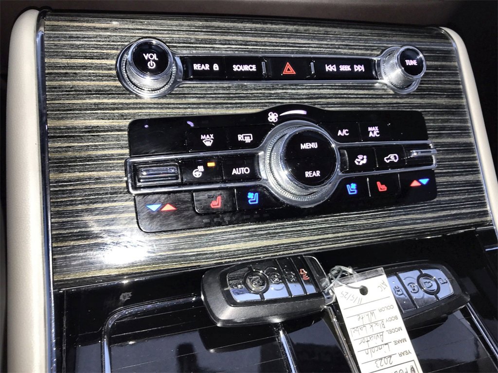 Used 2023 Lincoln Aviator Black Label w/ Jet Package image 19