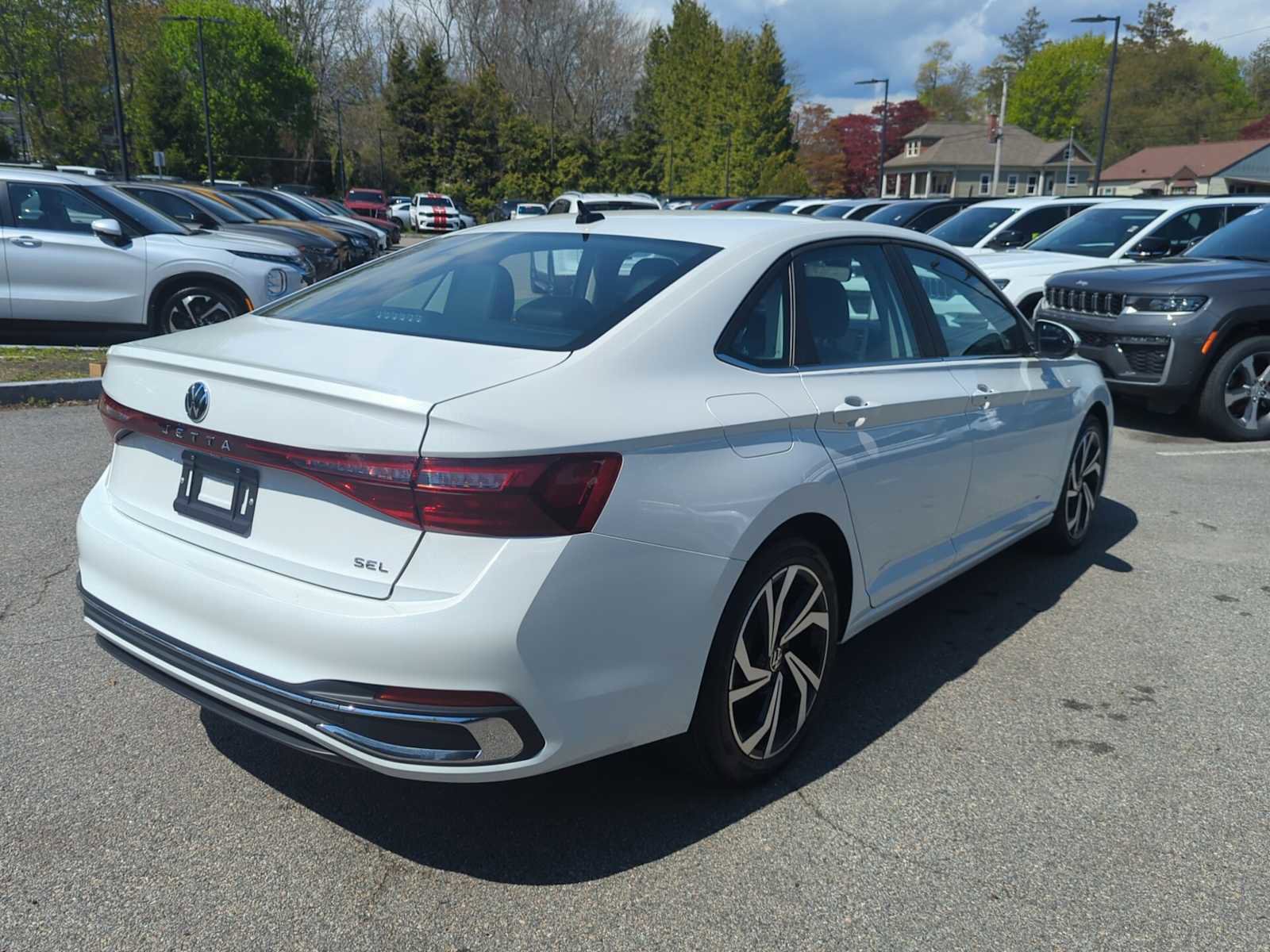 Used 2025 Volkswagen Jetta SEL FWD image 6