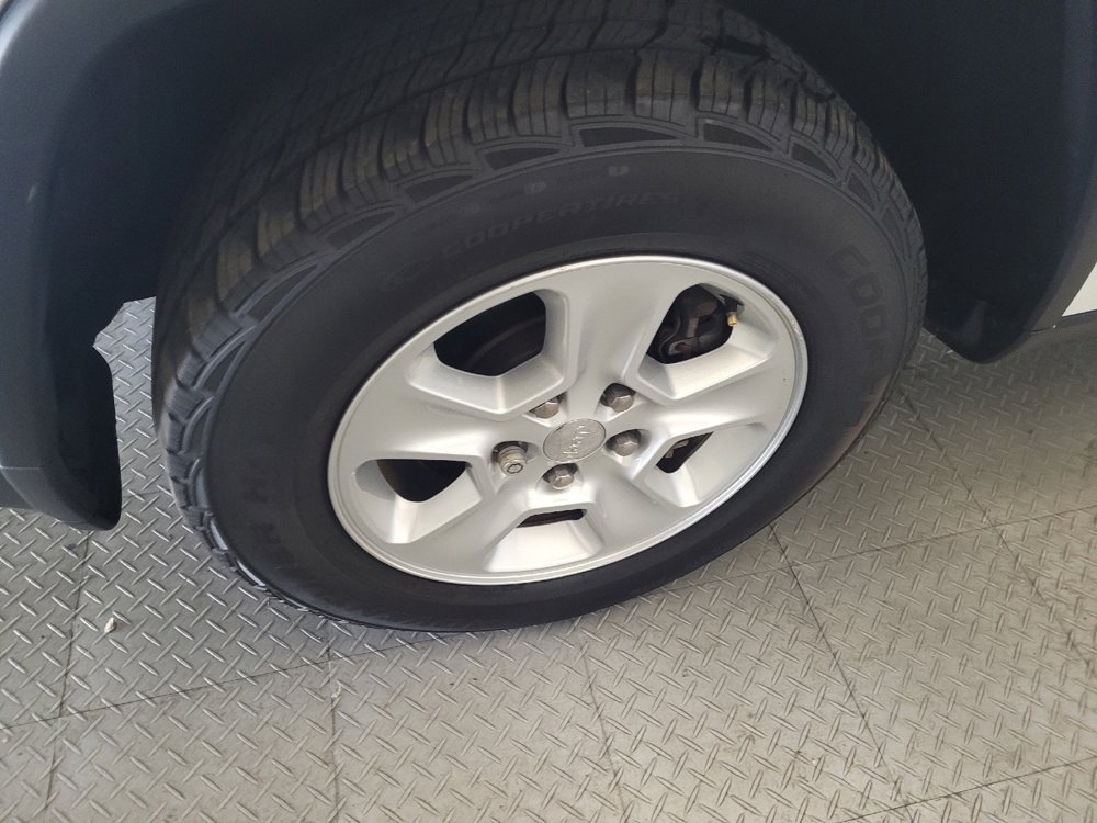 Used 2016 Jeep Grand Cherokee Laredo w/ Quick Order Package 23E image 31