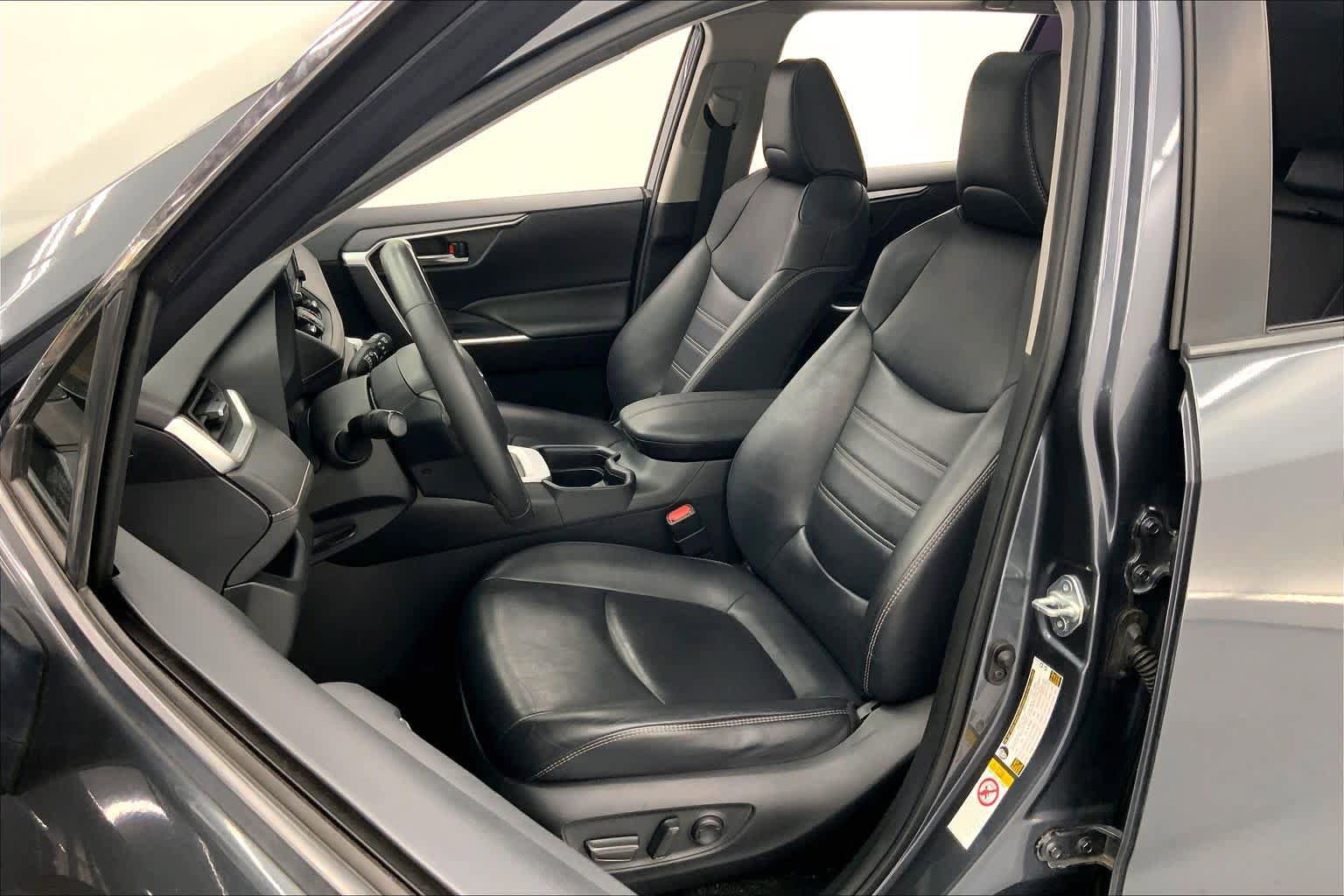 Used 2019 Toyota RAV4 XLE Premium FWD image 20
