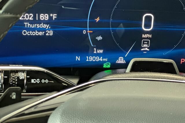 Certified 2025 Cadillac Optiq Sport 2 w/ LPO, ONYX Package AWD/4WD image 27