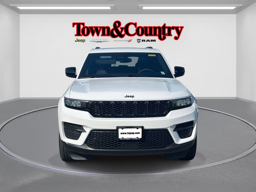 Certified 2023 Jeep Grand Cherokee Altitude image 2