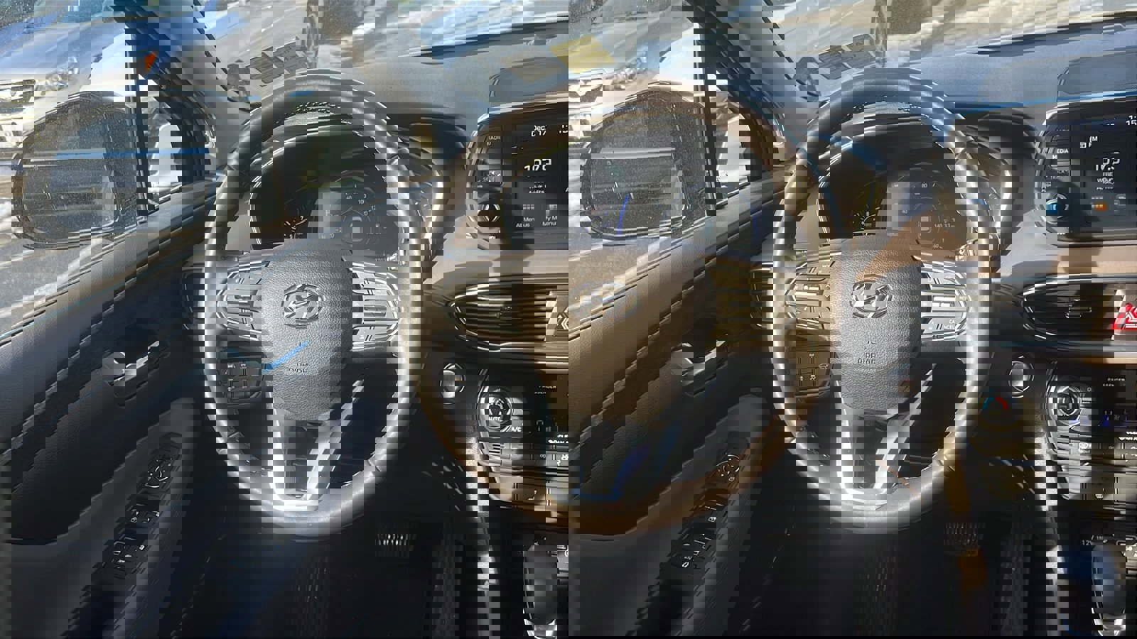 Used 2020 Hyundai Santa Fe SEL w/ Convenience Package image 23