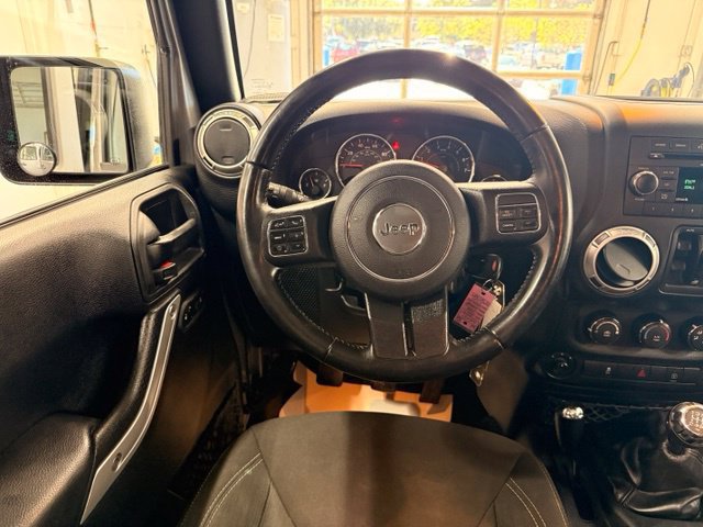 Used 2017 Jeep Wrangler Unlimited Sahara w/ Max Tow Package AWD/4WD image 16