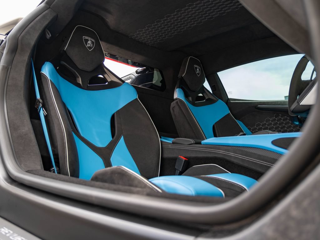 Used 2025 Lamborghini Revuelto AWD/4WD image 22