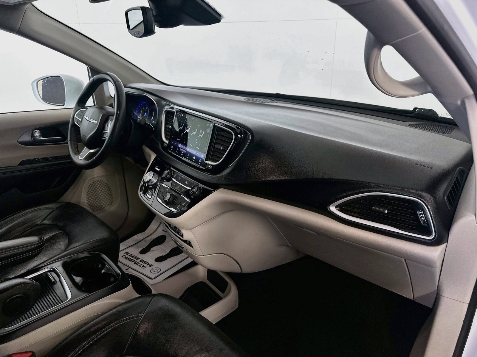 Used 2022 Chrysler Pacifica Touring-L FWD image 27