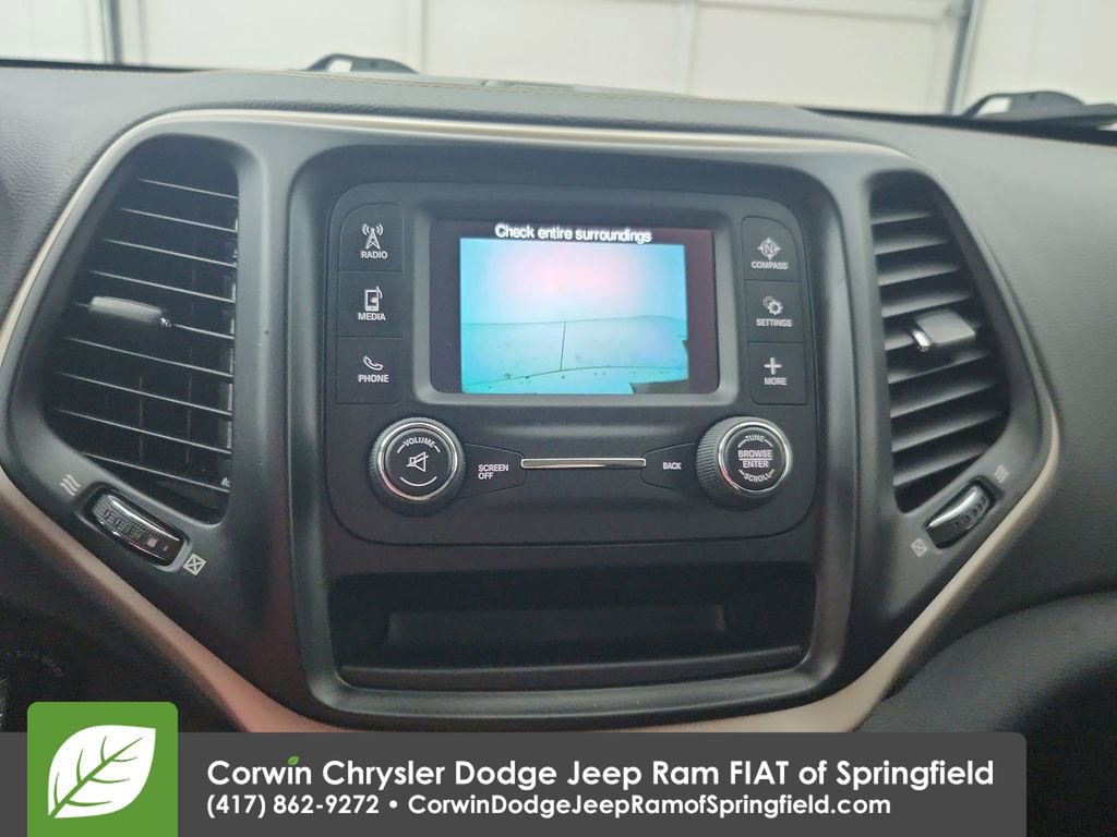 Certified 2018 Jeep Cherokee Latitude w/ Altitude Package FWD image 24