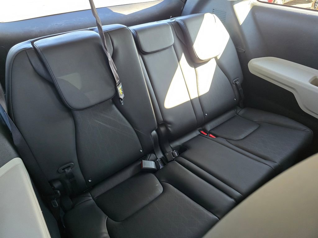 Used 2024 Kia Carnival LX image 13