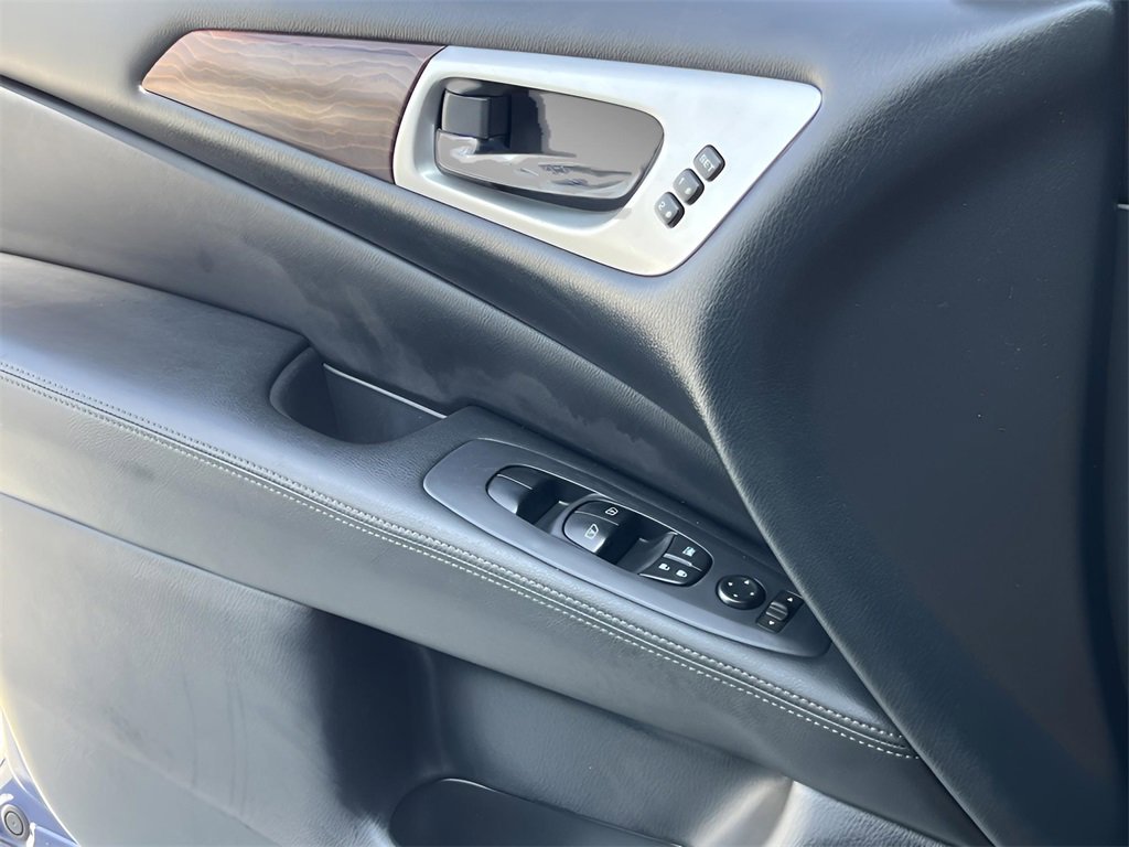 Used 2020 Nissan Pathfinder Platinum image 42