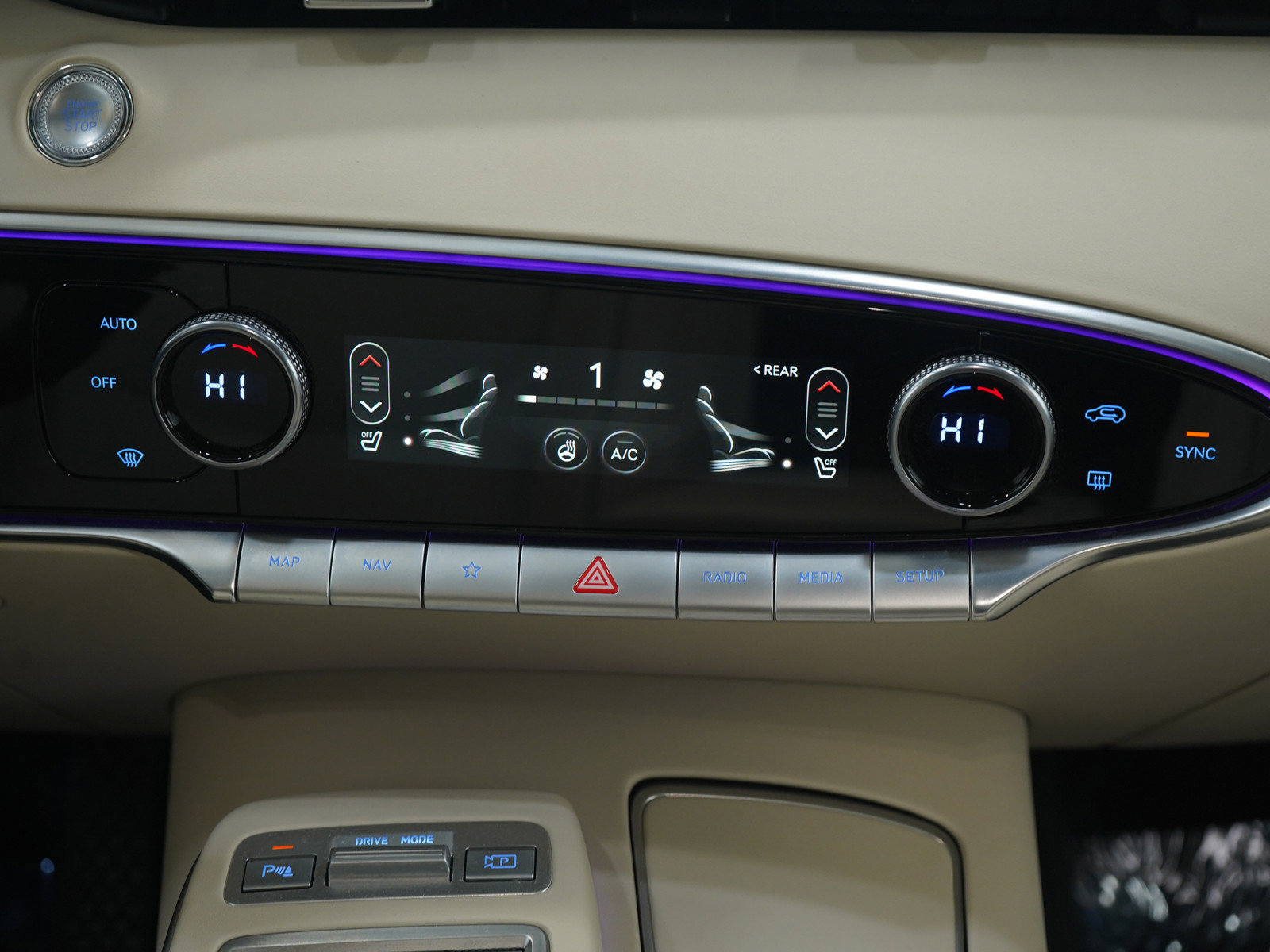 Used 2024 Genesis GV70 2.5T Advanced w/ Advanced Package image 18