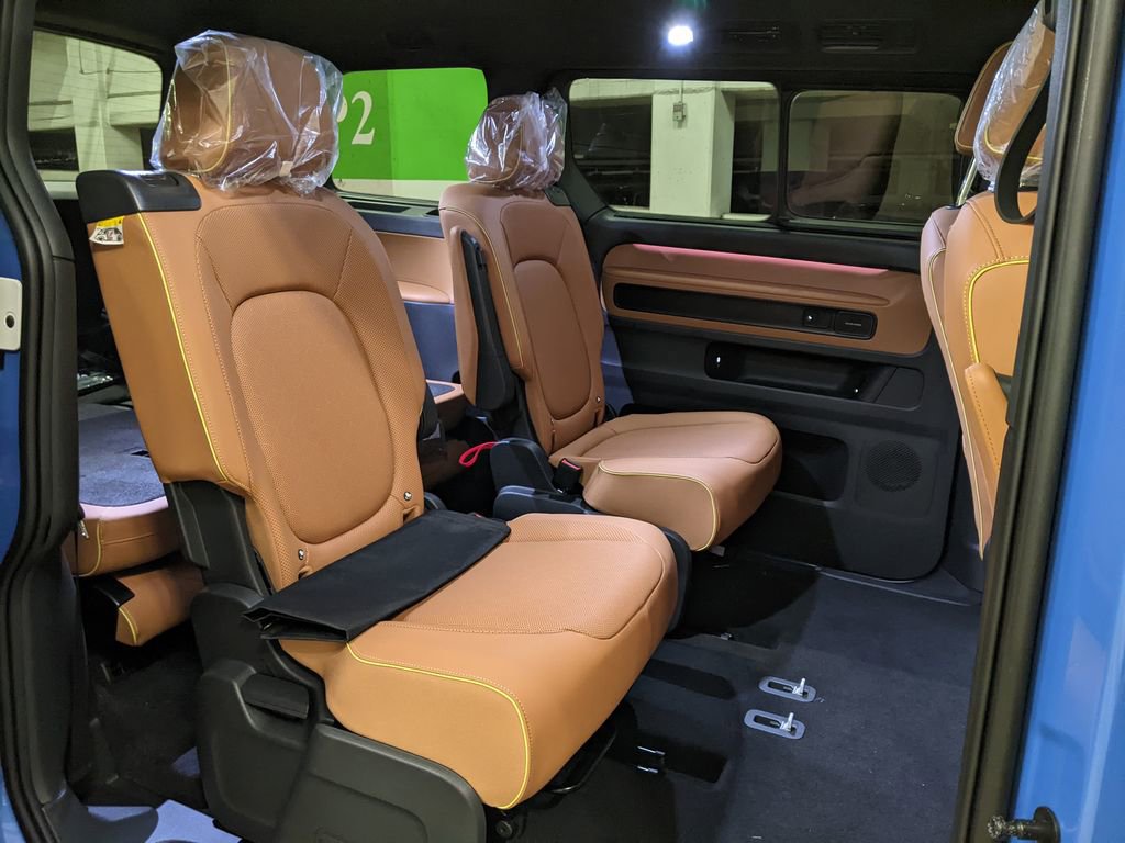 New 2025 Volkswagen ID. Buzz Pro S Plus AWD/4WD image 25
