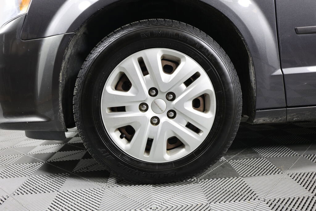 Used 2017 Dodge Grand Caravan SE image 9