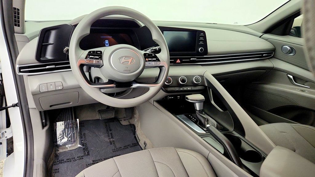 Used 2024 Hyundai Elantra SE FWD image 12