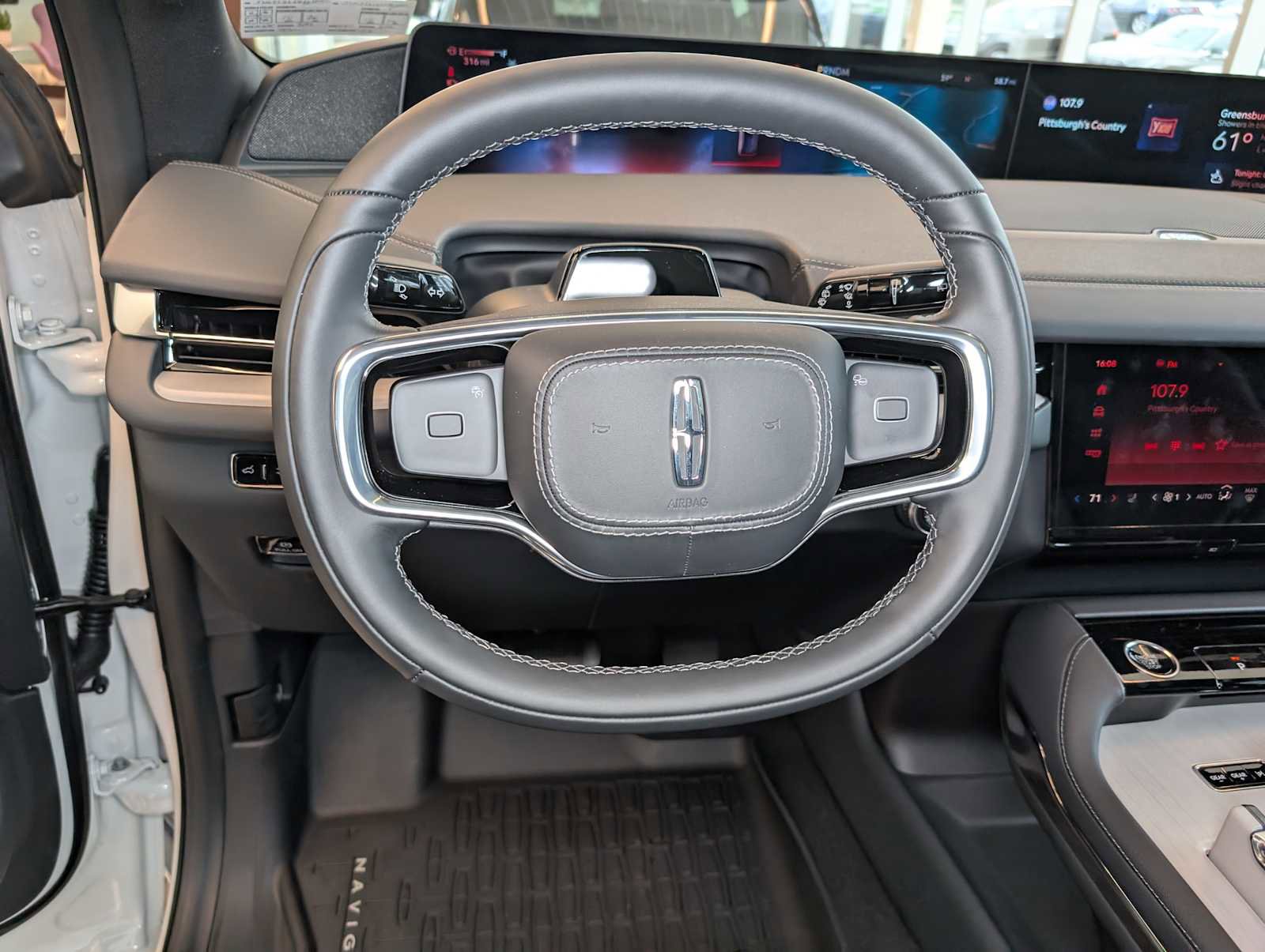 New 2025 Lincoln Navigator Reserve w/ Jet Appearance Package image 29