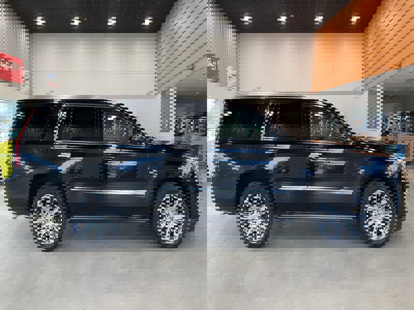 Used 2017 Cadillac Escalade Premium Luxury image 4