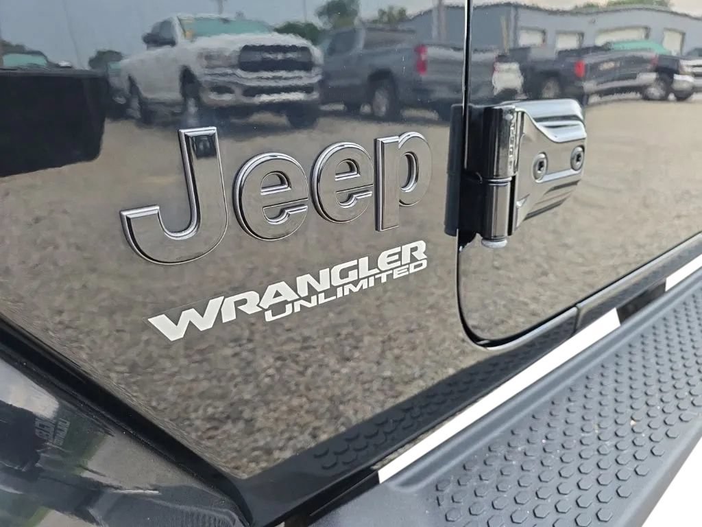 Used 2021 Jeep Wrangler Unlimited Sahara AWD/4WD image 9