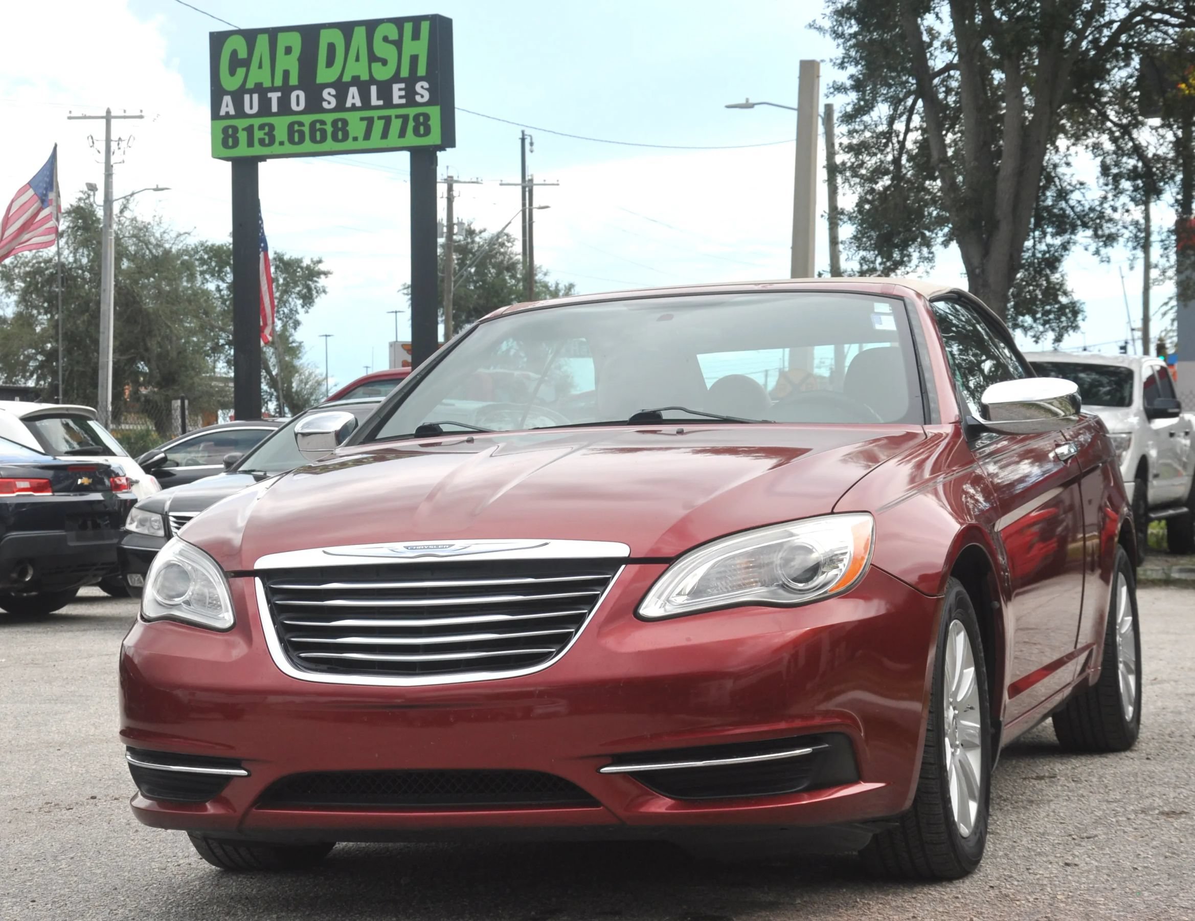 Used 2011 Chrysler 200 Touring FWD image 2
