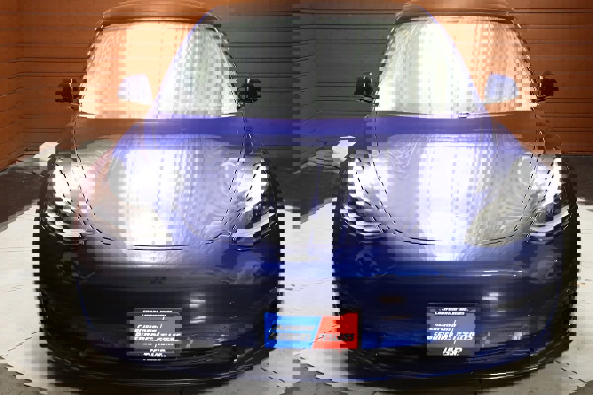 Used 2022 Tesla Model 3 Standard Range image 2