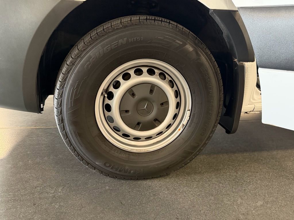 Used 2024 Mercedes-Benz Sprinter 2500 image 10