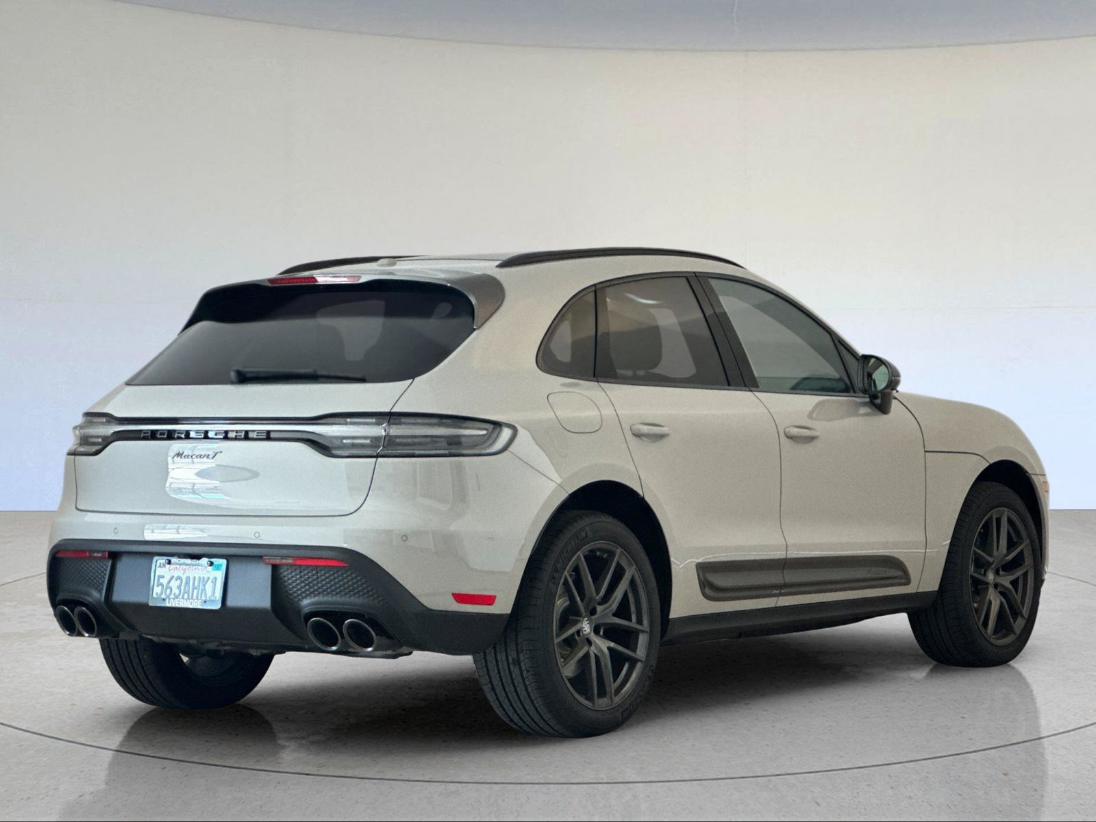 Used 2026 Porsche Macan Turbo AWD/4WD image 8