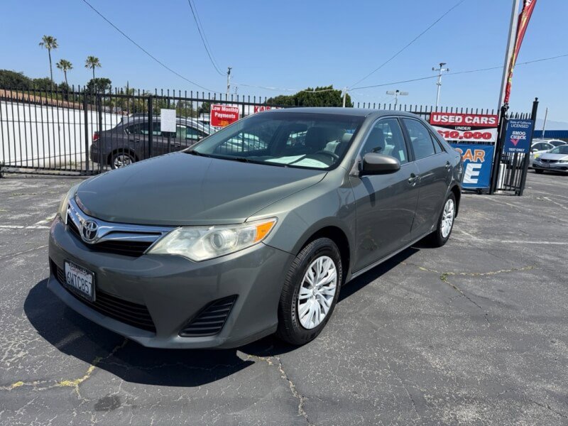Used 2012 Toyota Camry LE FWD image 1