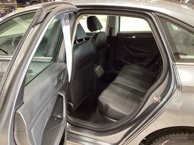 Certified 2023 Volkswagen Jetta SE w/ Panoramic Sunroof Package FWD image 13