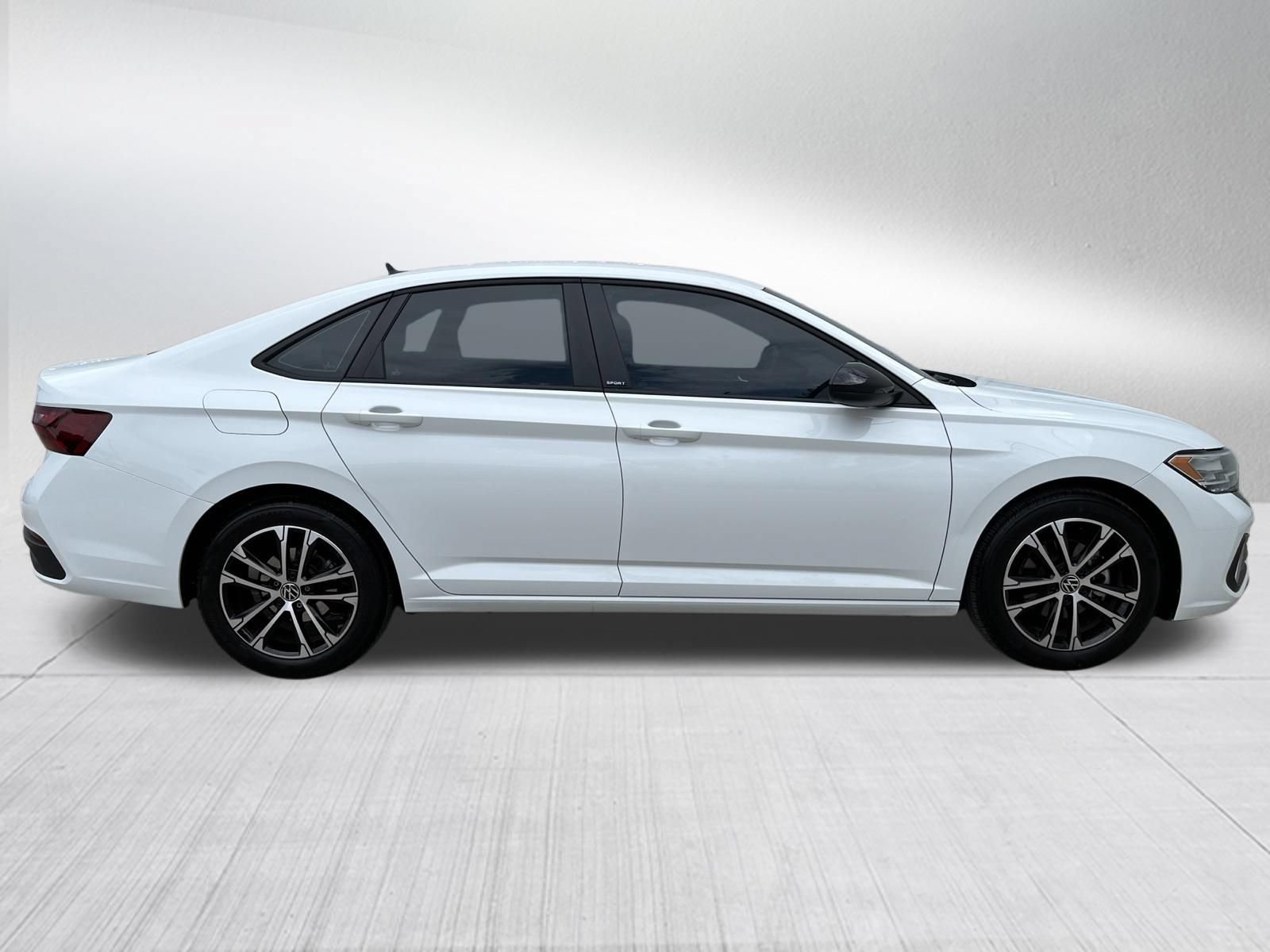 Used 2024 Volkswagen Jetta Sport FWD image 5