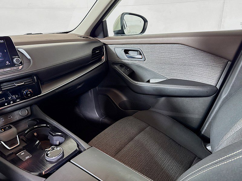 Used 2023 Nissan Rogue SV image 22