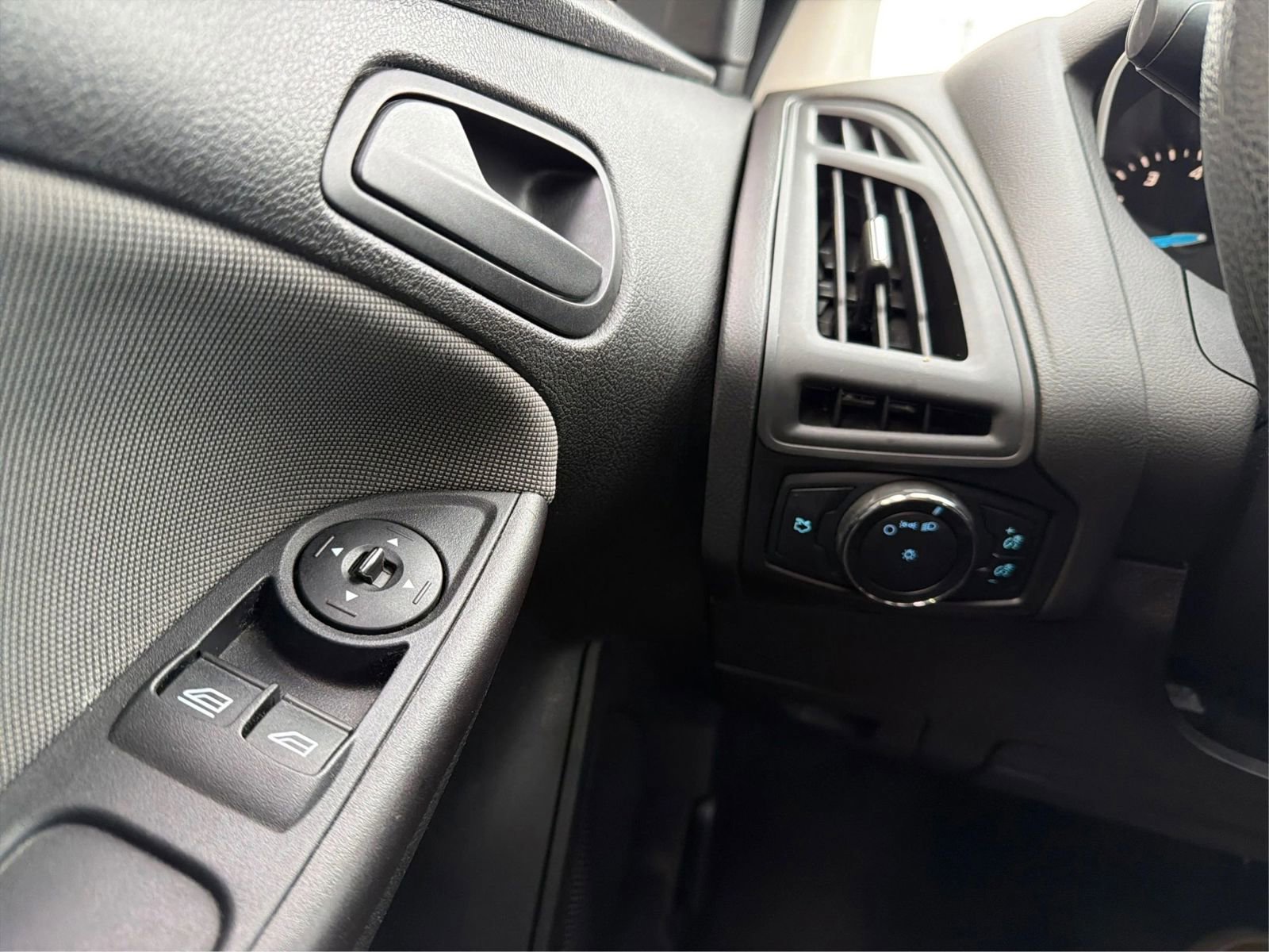 Used 2014 Ford Focus S image 17