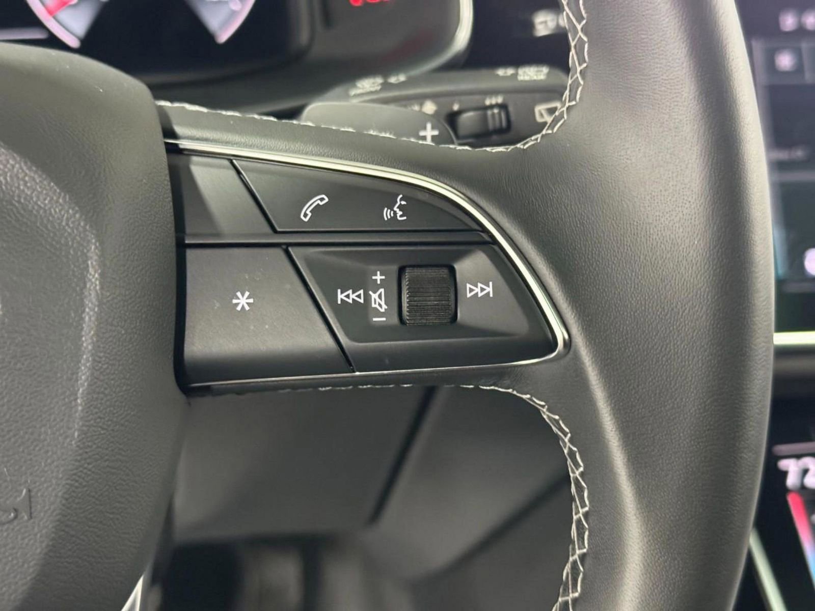 Certified 2023 Audi Q8 Premium w/ Convenience Package AWD/4WD image 18