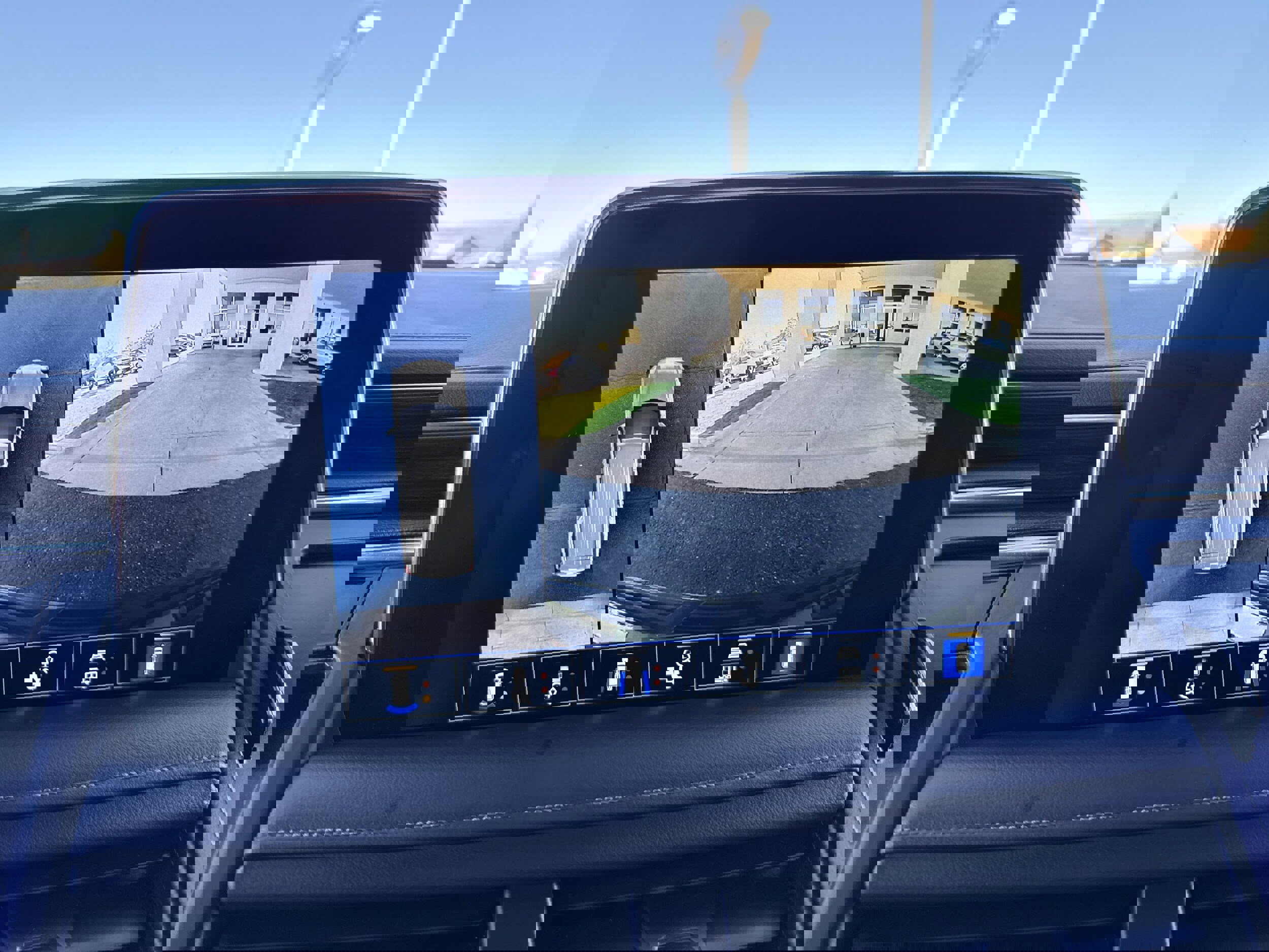 Used 2022 Chevrolet Tahoe Z71 w/ Luxury Package image 25